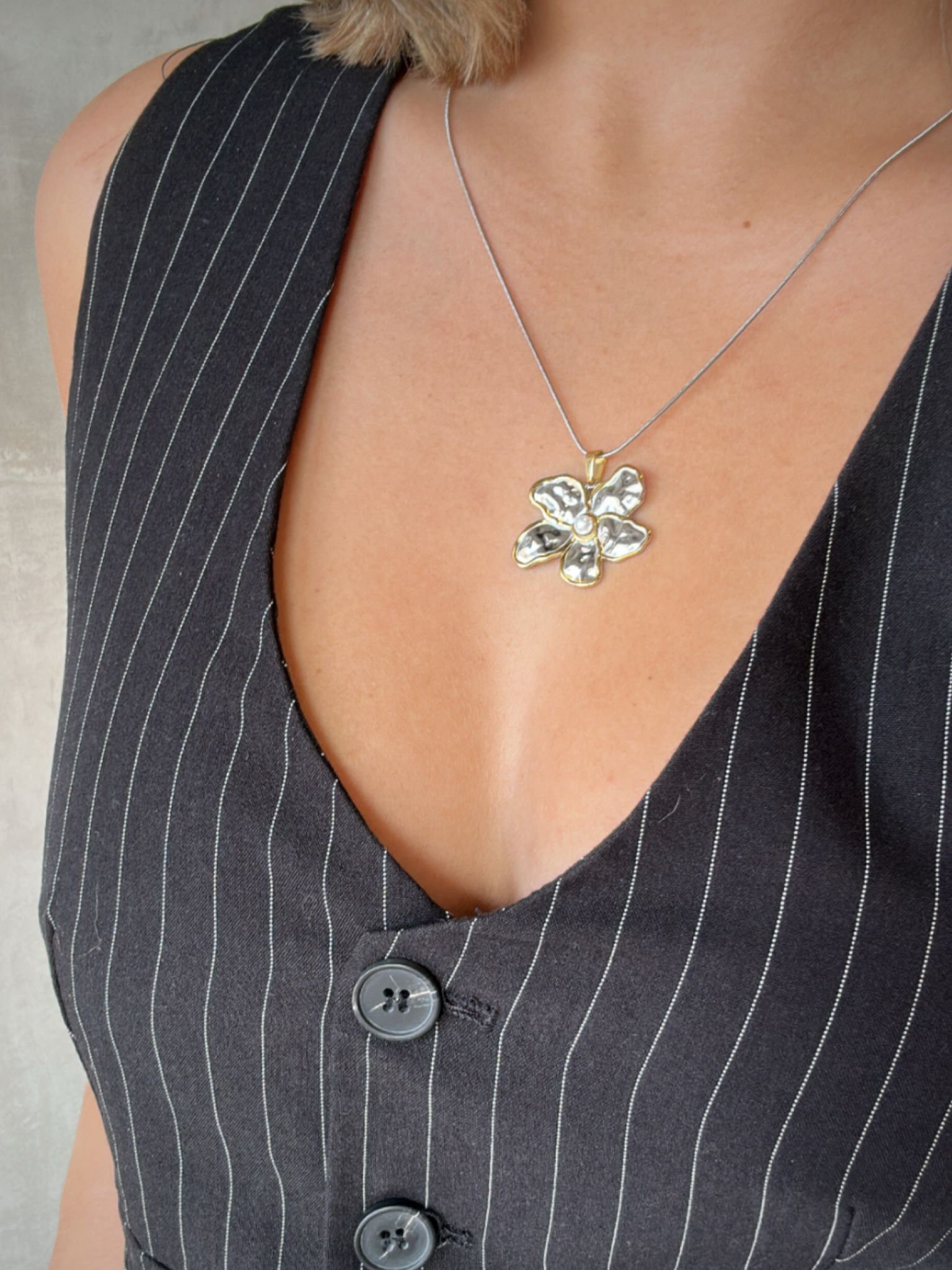 Two Tone Flower Necklace