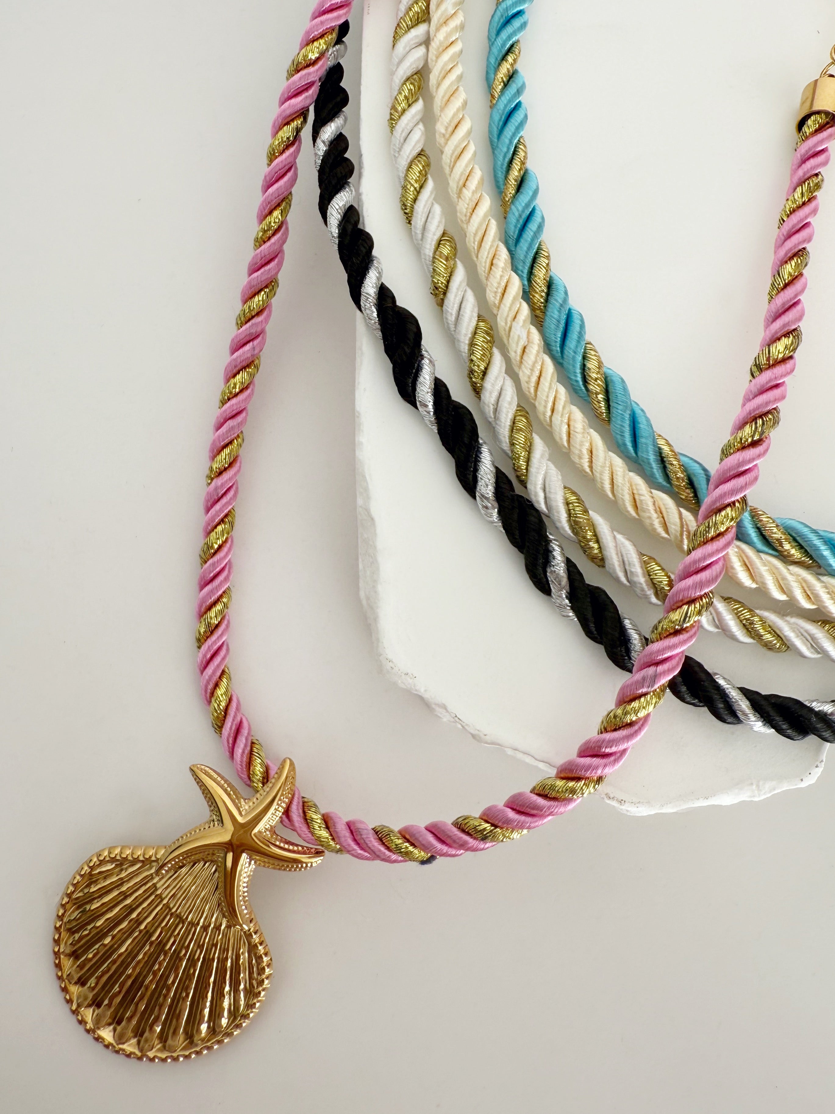 Shell/Star & Rope Necklace